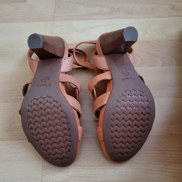 Shoes - Picture 4 of 4